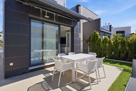 Villa i Punta Prima, Alicante, Punta Prima - € 429.000 | Ref: CSPX-30455 - foto 4