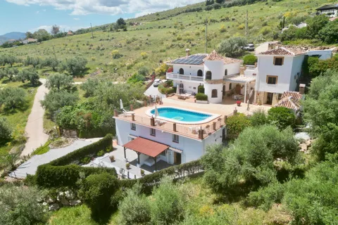 Villa i Alcaucin, Malaga, Alcaucin - € 695.000 | Ref: IRE2616 - foto 2