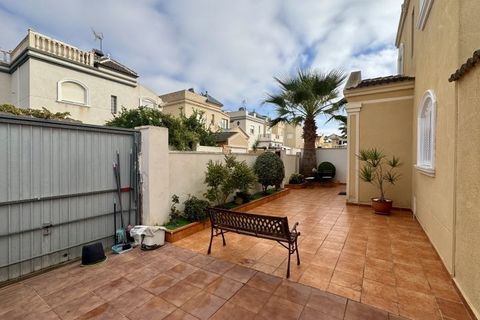 Villa i Torrevieja, Alicante, Torrevieja - € 398.995 | Ref: MLSC3047670/13477 - foto 8