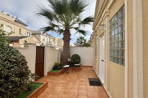 Villa i Torrevieja, Alicante, Torrevieja - € 398.995 | Ref: MLSC3047670/13477 - foto 9