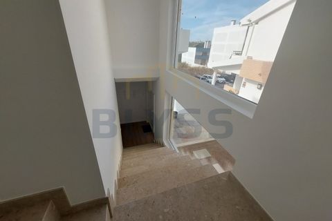 Villa i Amadora, Lisbon, Amadora - € 698.000 | Ref: 3052A - foto 22