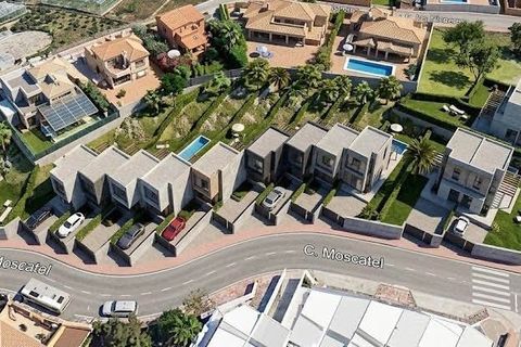 Helårsgrund i Torrox Costa, Malaga, Torrox Costa - € 1.200.000 | Ref: MLH1005 - foto 1