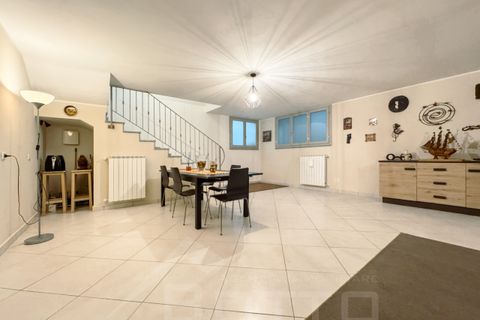 Villa a Leggiuno, Varese, Leggiuno - € 670.000 | Ref: T2145 - foto 29