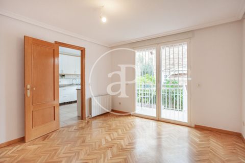 Villa a Barajas, Madrid, Barajas - € 2.800/mes | Ref: AMN2605007 - foto 3