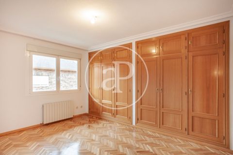 Villa a Barajas, Madrid, Barajas - € 2.800/mes | Ref: AMN2605007 - foto 7