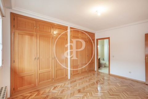 Villa a Barajas, Madrid, Barajas - € 2.800/mes | Ref: AMN2605007 - foto 8