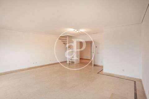 Villa a Barajas, Madrid, Barajas - € 2.800/mes | Ref: AMN2605007 - foto 15