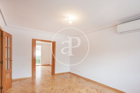 Villa a Barajas, Madrid, Barajas - € 2.800/mes | Ref: AMN2605007 - foto 17