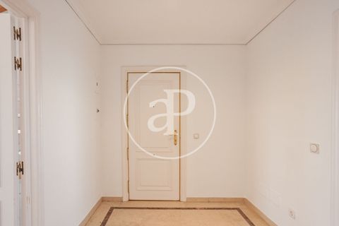 Villa a Barajas, Madrid, Barajas - € 2.800/mes | Ref: AMN2605007 - foto 29