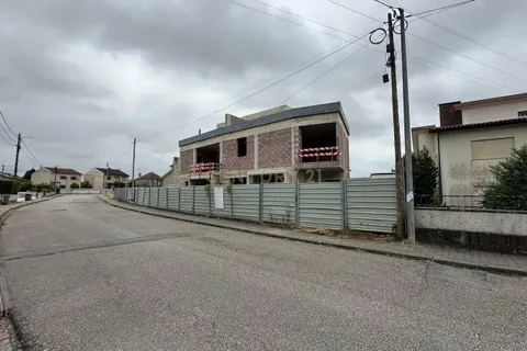 Helårsgrund i Aveiro, Aveiro, Aveiro - € 640.000 | Ref: C0385-01006 - foto 1