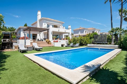 Villa in La Duquesa, Malaga - foto 1