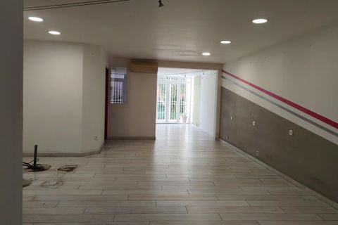 L'establiment comercial a Claira, Pyrenees-Orientales, Claira - € 8.760/mes | Ref: BarbeCommerce - foto 2