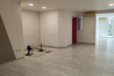 L'establiment comercial a Claira, Pyrenees-Orientales, Claira - € 8.760/mes | Ref: BarbeCommerce - foto 5