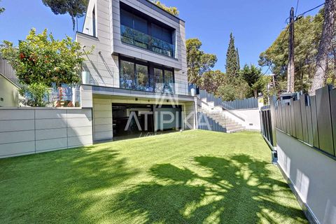 Villa i Castelldefels, Barcelona - foto 1