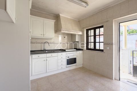 Villa i Odivelas, Lisbon, Odivelas - € 250.000 | Ref: ZMPT588698 - foto 17
