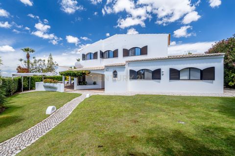 Villa i Alvor, Faro, Alvor - € 1.290.000 | Ref: C0240-03637 - foto 2