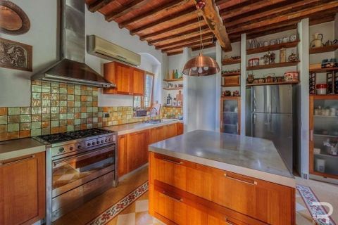 Farm hus i Vicchio, Florence, Vicchio - € 850.000 | Ref: R054728VIRU-1336969 - foto 28