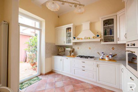 Villa a Viareggio, Lucca, Viareggio - € 750.000 | Ref: R05427VIEH-1337958 - foto 6