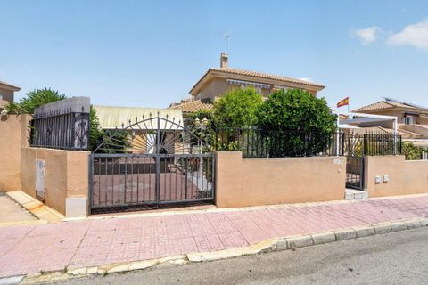 Rækkehus i Orihuela Costa, Alicante, Orihuela Costa - € 270.000 | Ref: 200-4835 - foto 2