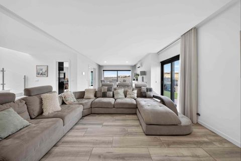 Villa i Oeiras, Lisbon, Oeiras - € 1.250.000 | Ref: CB15-0098 - foto 32
