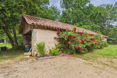 Villa a Montbron, Charente, Montbron - € 530.000 | Ref: BVI83362 - foto 15