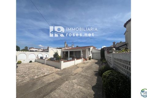 Villa i Empuriabrava, Gerona, Empuriabrava - € 379.000 | Ref: 3834 - foto 2