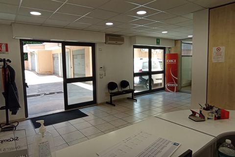 L'establiment comercial a Ragusa, Ragusa, Ragusa - € 240.000 | Ref: UV033 - foto 5