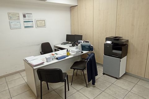 L'establiment comercial a Ragusa, Ragusa, Ragusa - € 240.000 | Ref: UV033 - foto 10
