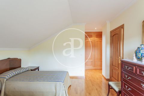 Villa en Torrelodones, Madrid, Torrelodones - € 1.150.000 | Ref: VMO2606004 - photo 39
