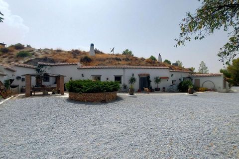 Cave house in Baza, Granada - photo 1
