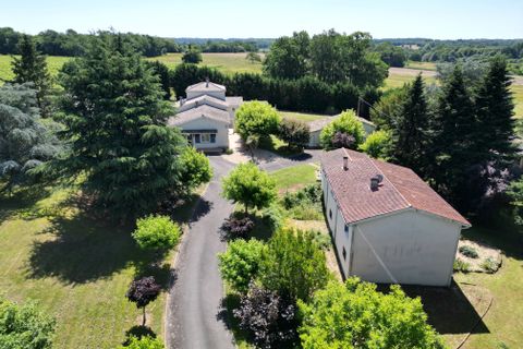 Villa a Chevanceaux, Charente-Maritime, Chevanceaux - € 399.999 | Ref: BVI85678 - foto 2