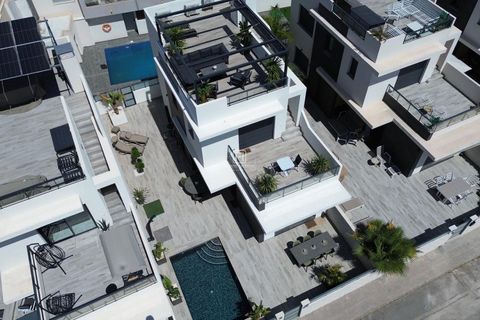 Villa i Benijofar, Alicante, Benijofar - € 469.000 | Ref: AT26123 - foto 1