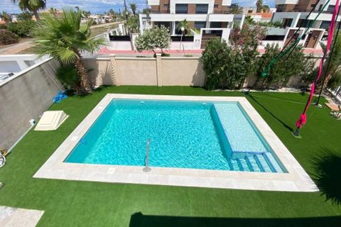 Villa a Torrevieja, Alicante, Torrevieja - € 440.000 | Ref: AM-02277/8919 - foto 2