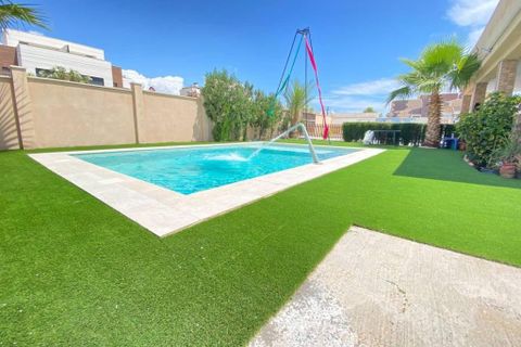 Villa a Torrevieja, Alicante, Torrevieja - € 440.000 | Ref: AM-02277/8919 - foto 4