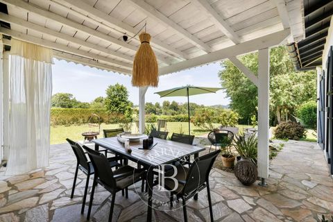Villa a Urrugne, Pyrenees-Atlantiques, Urrugne - € 1.378.000 | Ref: M1887 - foto 9