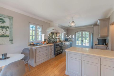 Villa i Mougins, Alpes-Maritimes, Mougins - € 3.580.000 | Ref: getkey_u_533948342 - foto 16