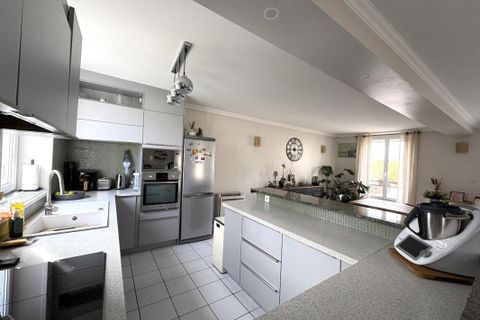 Villa i Pontault-Combault, Seine-et-Marne, Pontault-Combault - € 360.000 | Ref: 3011444357 - foto 1