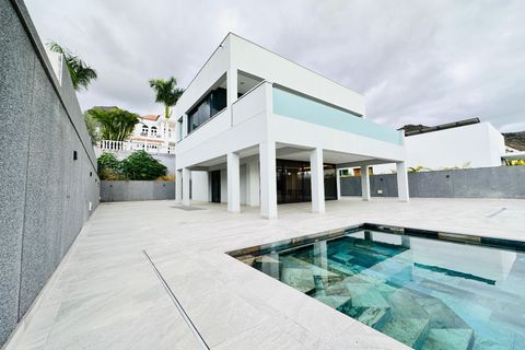 Villa i Adeje, Tenerife, Adeje - € 1.800.000 | Ref: LUX0011 - foto 13