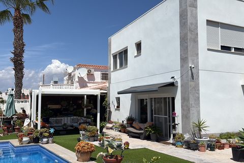 Villa en Torrevieja, Alicante, Torrevieja - € 465.000 | Ref: MI23-D2478 - photo 2