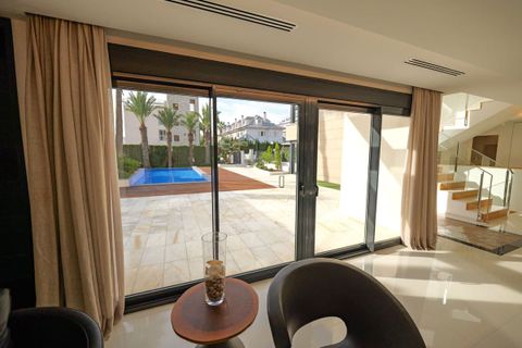 Villa i Torrevieja, Alicante, Torrevieja - € 1.630.000 | Ref: 44044309-01 - foto 12