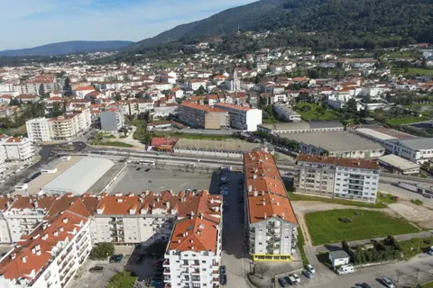 Erhvervsejendom i Lousa, Coimbra, Lousa - € 115.000 | Ref: C0289-01424 - foto 1