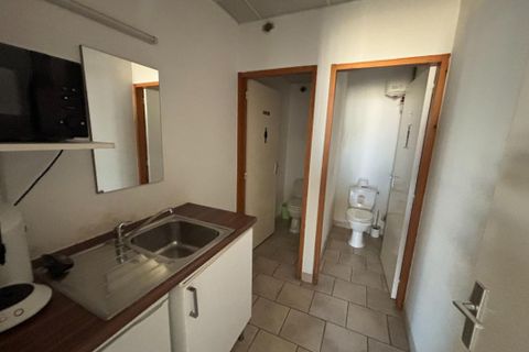 L'establiment comercial a Avignon, Vaucluse, Avignon - € 17.988/mes | Ref: 1776 - foto 4