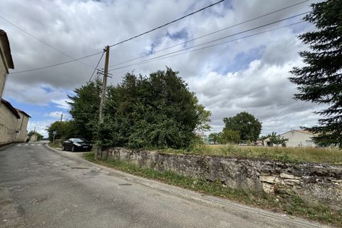 Helårsgrund i Aigre, Charente, Aigre - € 56.000 | Ref: BVI85908 - foto 4