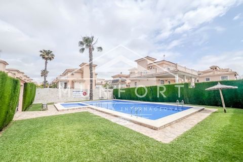 Villa in Orihuela Costa, Alicante - foto 1