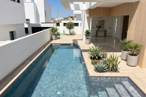 Villa en Nerja, Malaga, Nerja - € 775.000 | Ref: MLH1012 - photo 2