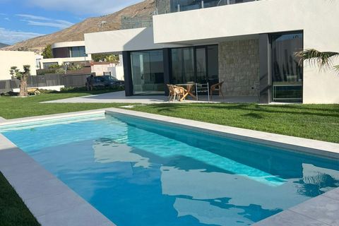 Villa a Finestrat, Alicante, Finestrat - € 3.999/mes | Ref: ALQF019/6084 - foto 3