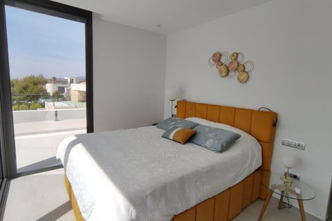 Villa a Finestrat, Alicante, Finestrat - € 3.999/mes | Ref: ALQF019/6084 - foto 9