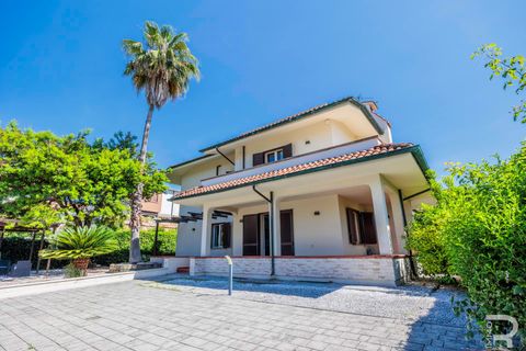 Villa i Montignoso, Massa and Carrara, Montignoso - € 780.000 | Ref: R07247CAVI - foto 5