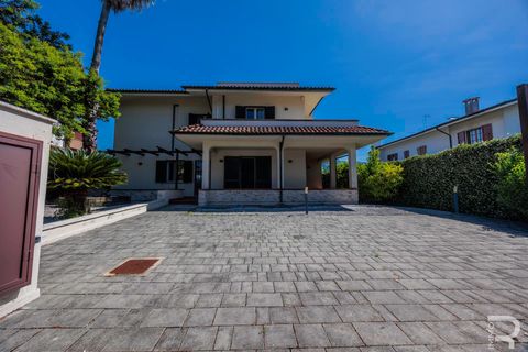 Villa i Montignoso, Massa and Carrara, Montignoso - € 780.000 | Ref: R07247CAVI - foto 3