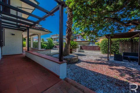 Villa i Montignoso, Massa and Carrara, Montignoso - € 780.000 | Ref: R07247CAVI - foto 11